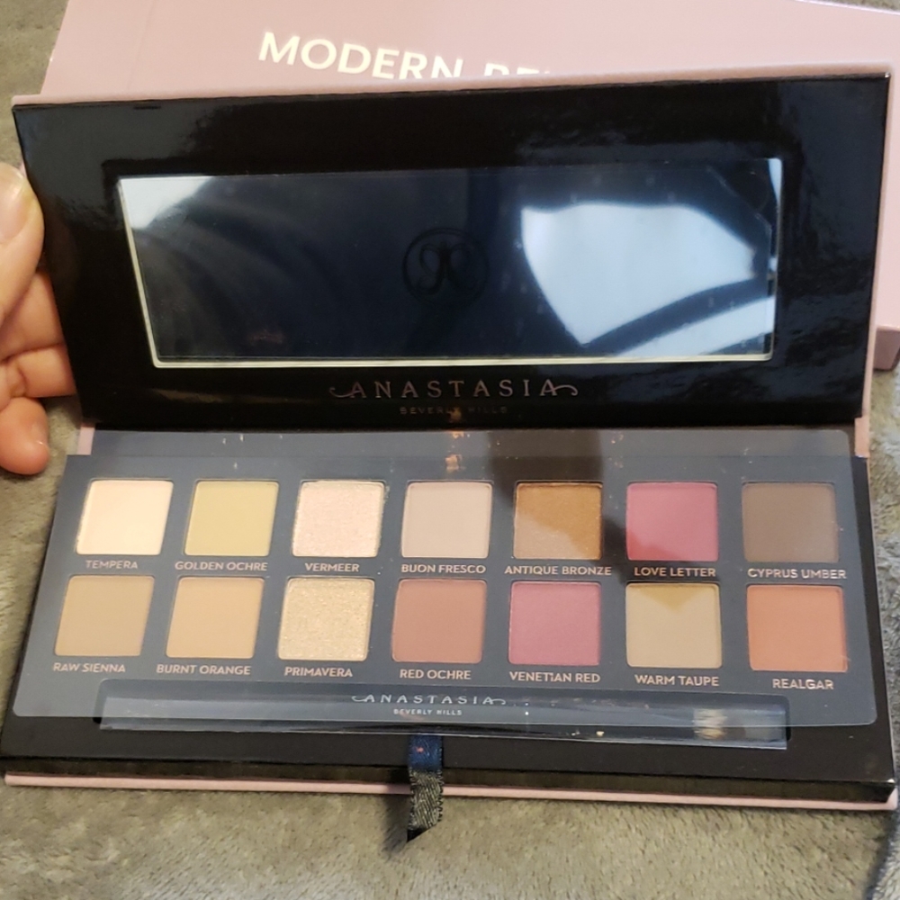 Makeup - Picture 4 of 4